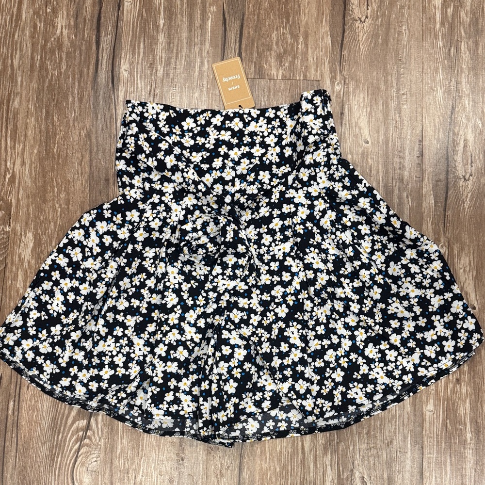 Floral Skirt-shorts with Daisies